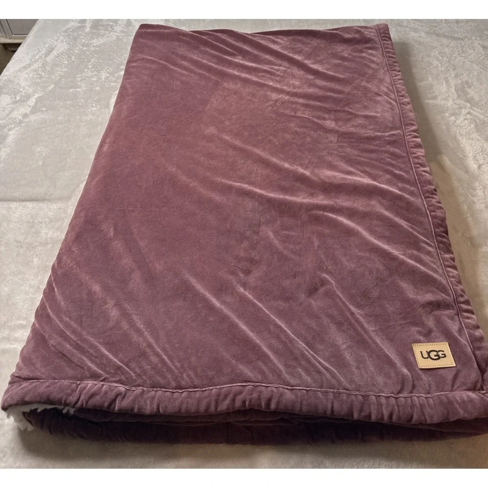 UGG AUSTRALIA, CLASSIC COCO PLUSH SHERPA BLANKET/THROW 50x70 OFF WHITE/MAUVE